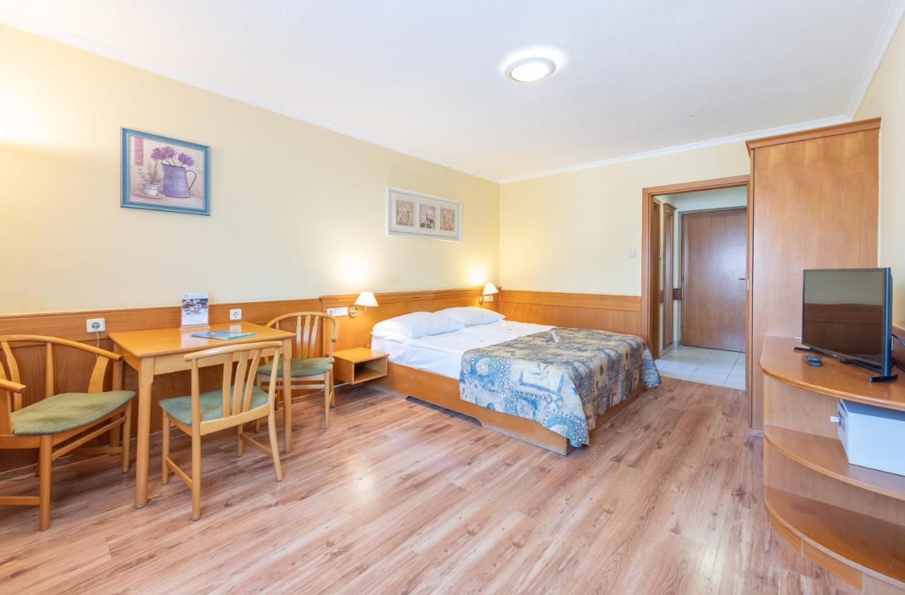 Holiday Club Apartman Hotel Hévíz Екстериор снимка